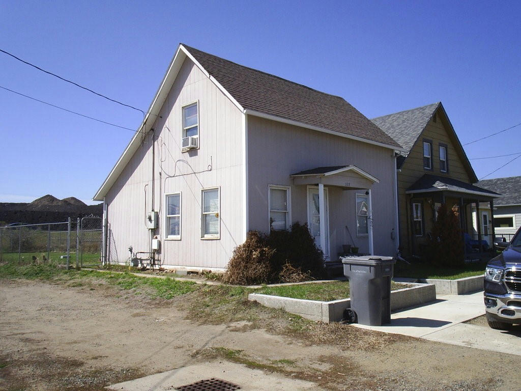 227 E PACIFIC ST, EAST HELENA, MT 59635, photo 1 of 20